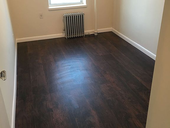 3rd image of 2424 43rd St APT 2R