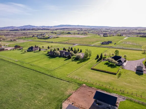 33 Road 3dx, Cody, WY 82414