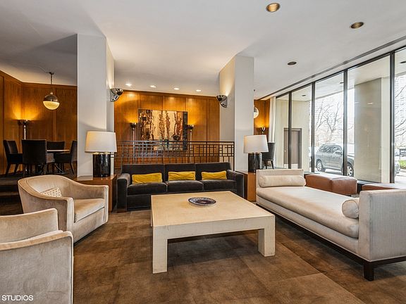 4th image of 2626 N Lakeview Ave APT 601