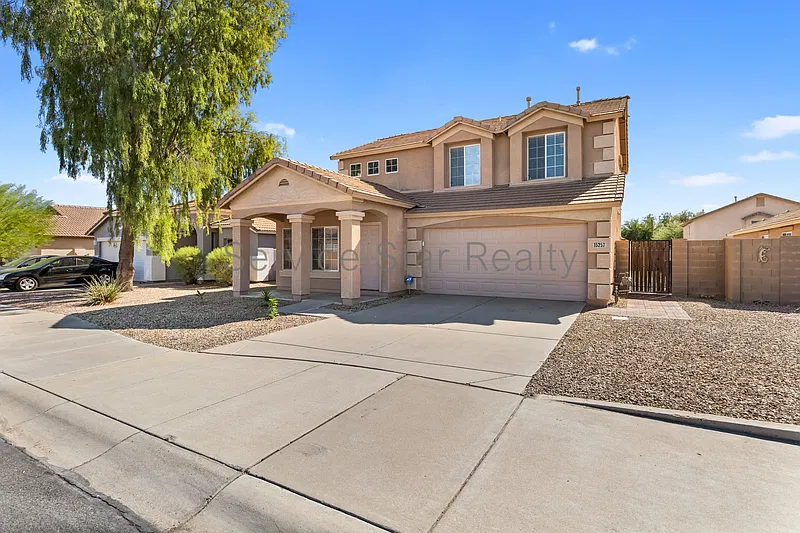 4 bed, 2.5 bath, 2162 sqft, $2,499 — Photo 2