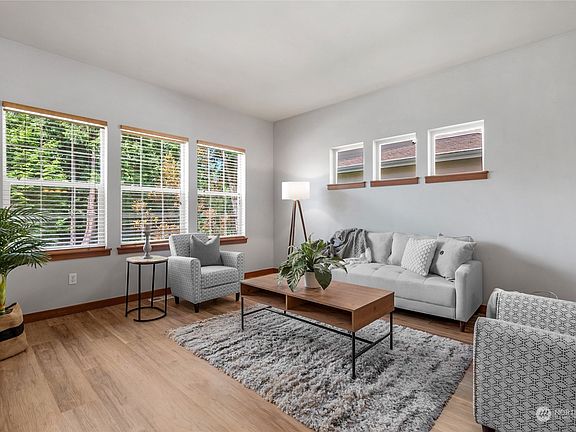 4th image of 1330 Weaver Way