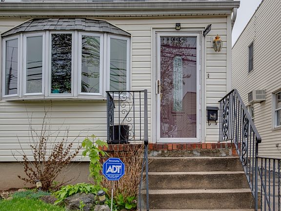 2nd image of 3241 202nd St