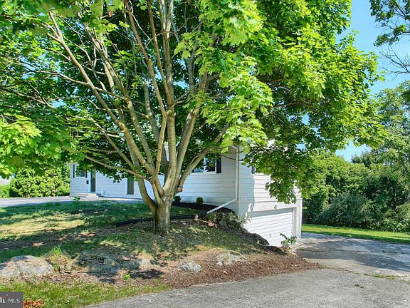 3rd image of 147 Brookwood Dr
