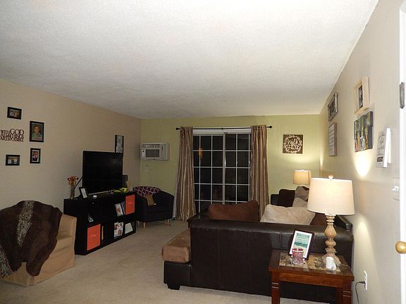 5th image of 6 Autumn Leaf Dr APT 18