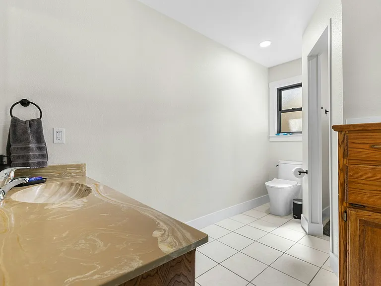 1100 Wayland Dr — Photo 20
