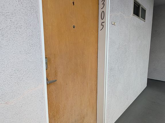 3rd image of 5232 Satsuma Ave Unit 305