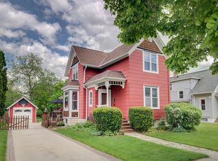 918 Linden St, Waukesha, WI 53186