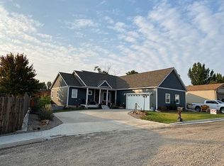 203 Sunset Ave, Glendive, MT 59330