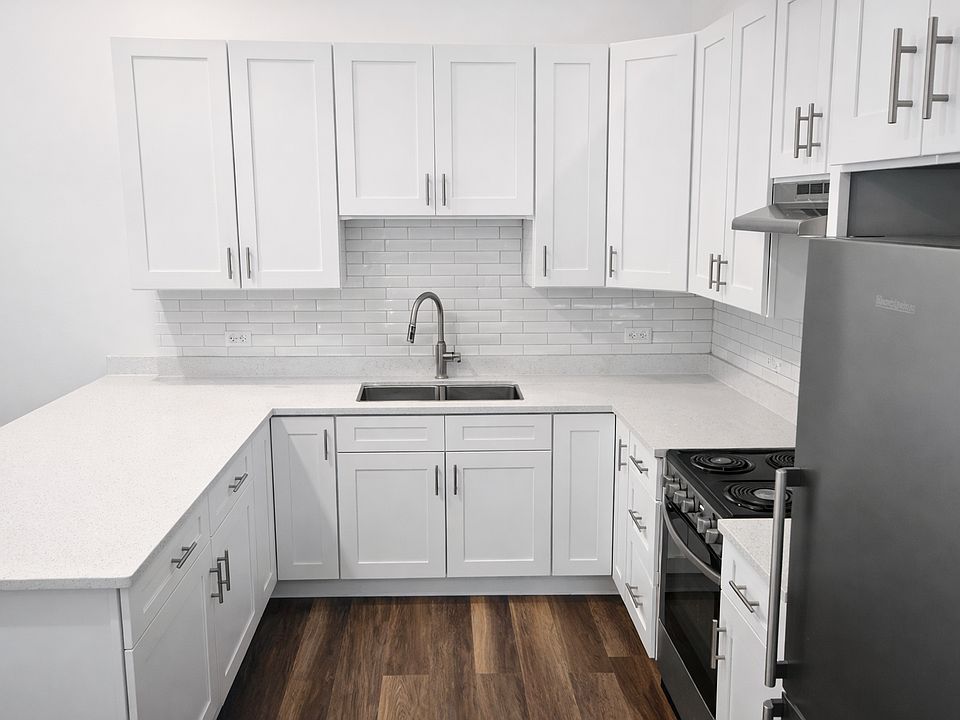 1st image of 1533 N Western Ave #101R