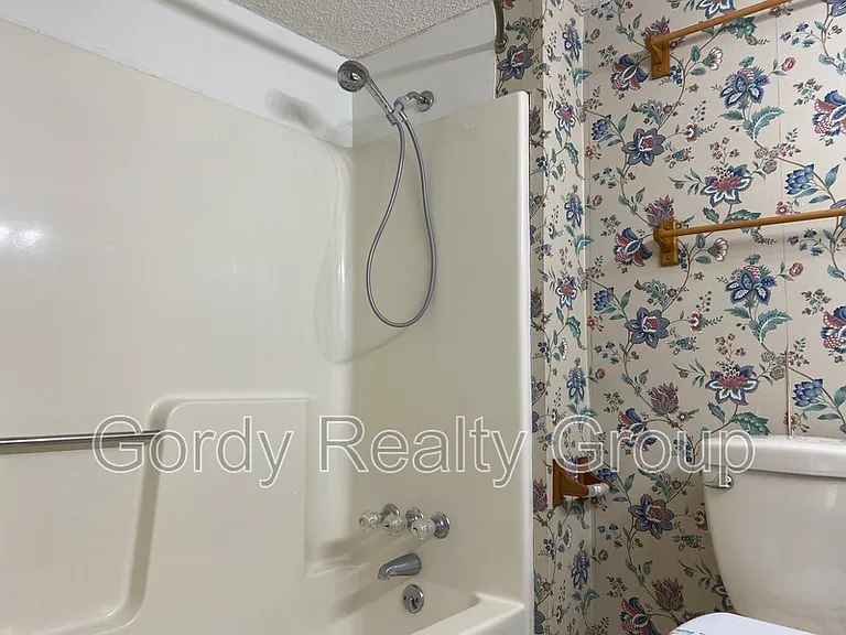 2057 Gay Ave — Photo 10