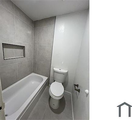 3rd image of 5715 Easthampton Dr Unit D