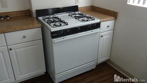 4th image of 612 E 8th St APT E