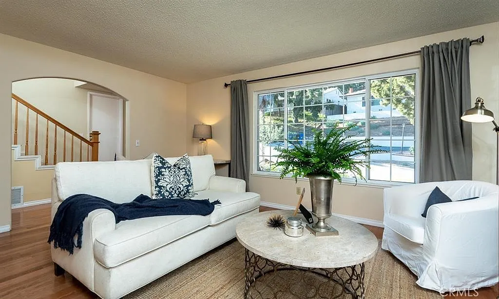 3 bed, 1725 sqft, $6,800 — Photo 2