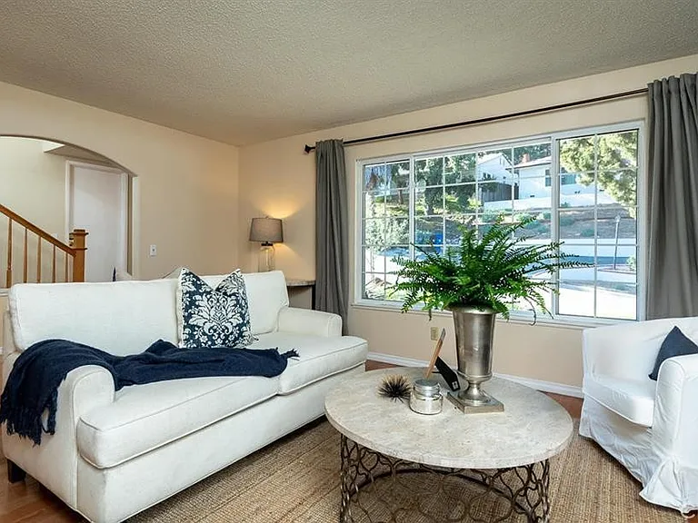 4406 Vista Pl — Photo 2