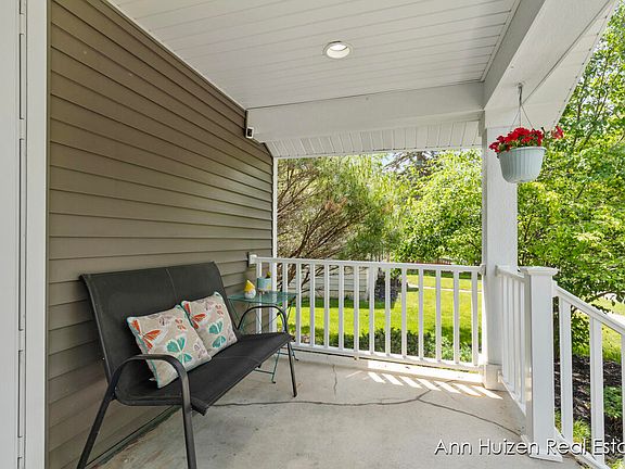 5th image of 3352 Elwood Ave SW
