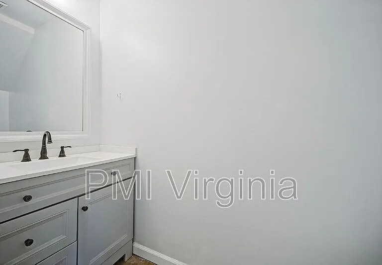 1651 Mantane Arch — Photo 18