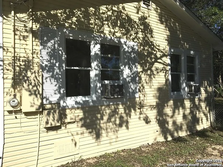 515 Lincolnshire Dr — Photo 13