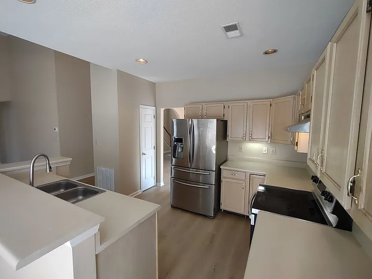 1111 Land Grant Rd — Photo 3