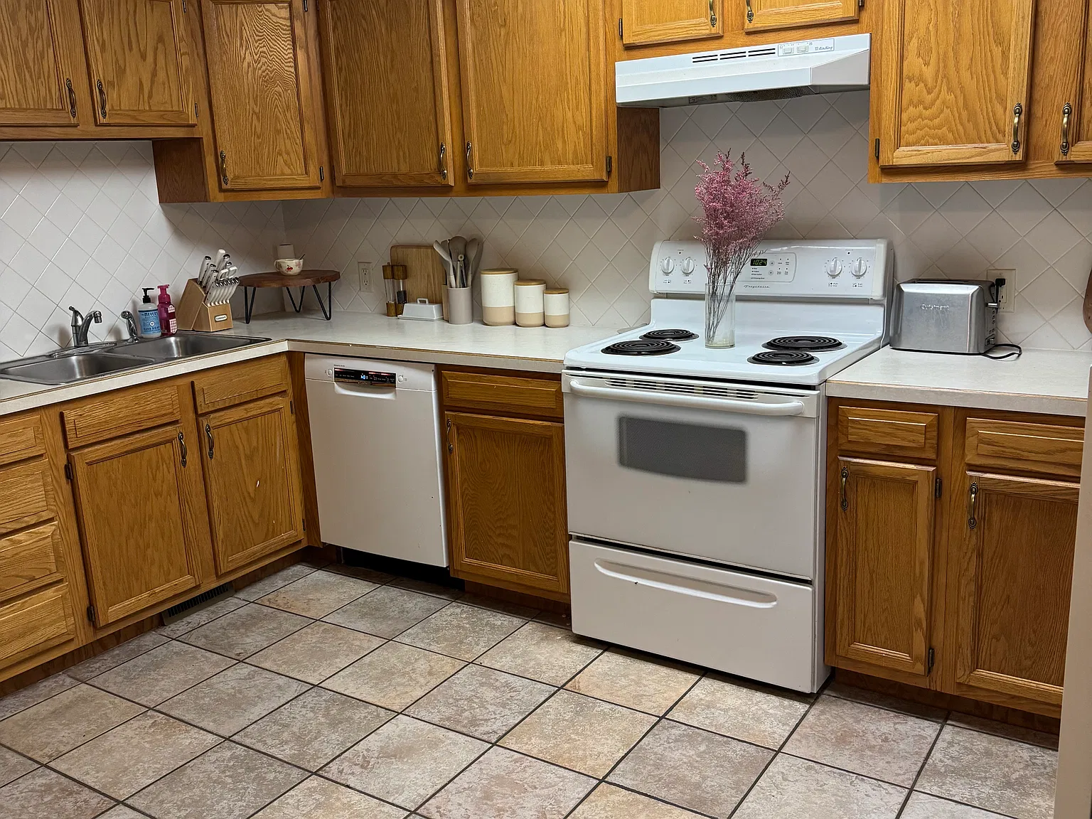 2 bed, 1.5 bath, 1240 sqft, $1,650 — Photo 4