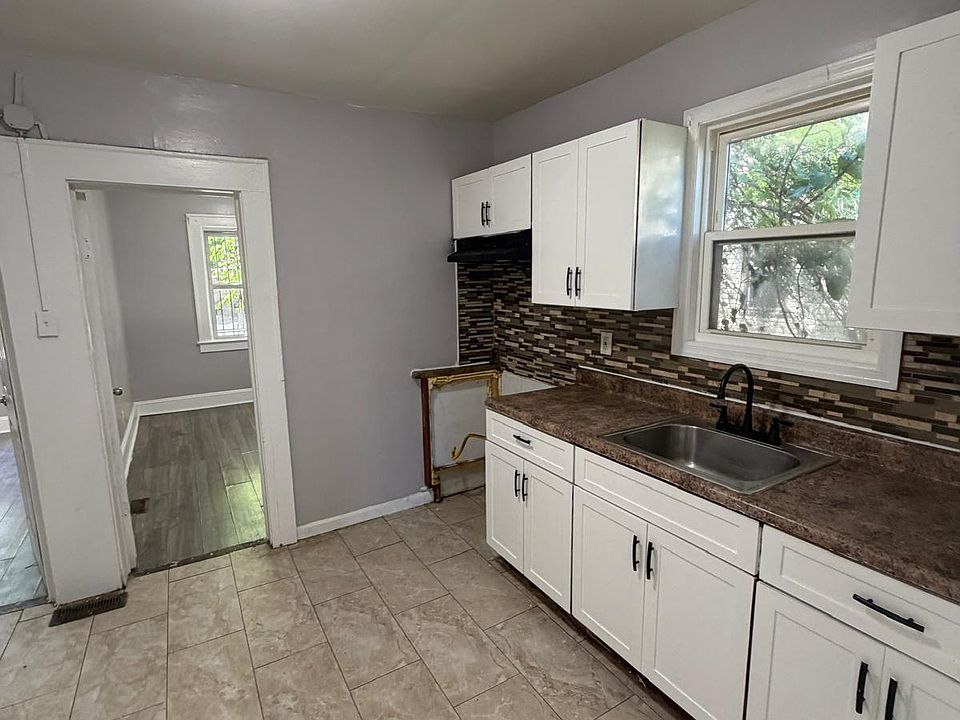 1st image of 51 Washington Ave APT 1