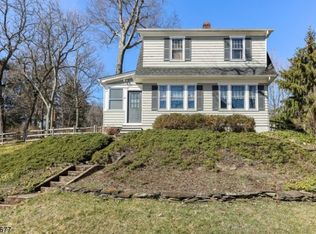 21 Kahdena Rd, Morristown, NJ 07960