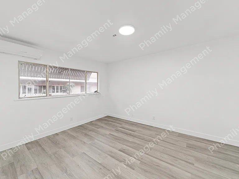 Madison Apt — Photo 9