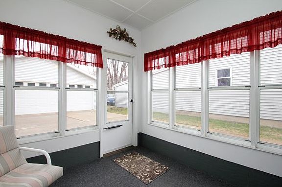 4th image of 709 Marshall Ave