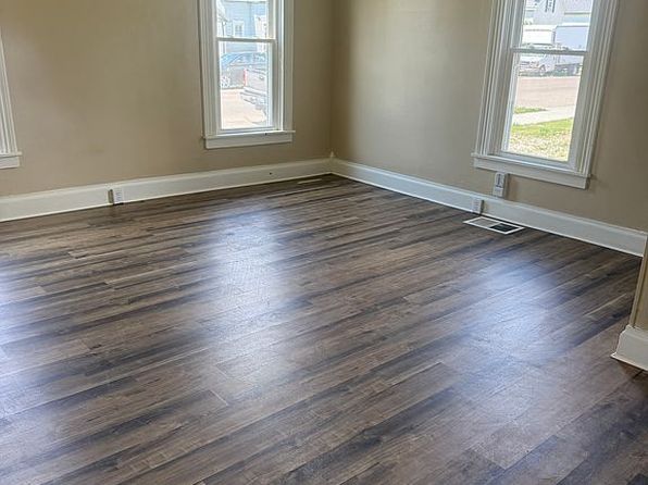 135 S Elm St