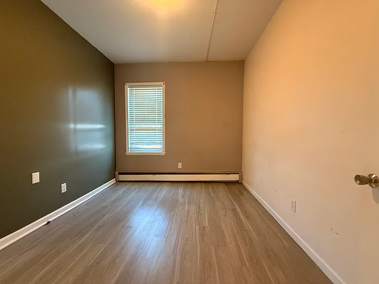 1307 Cranston St #1R — Photo 6