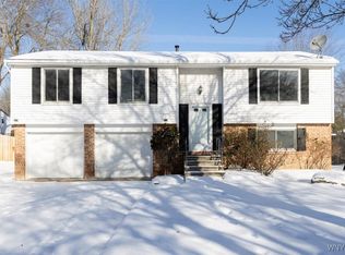 39 Greengage Cir, East Amherst, NY 14051