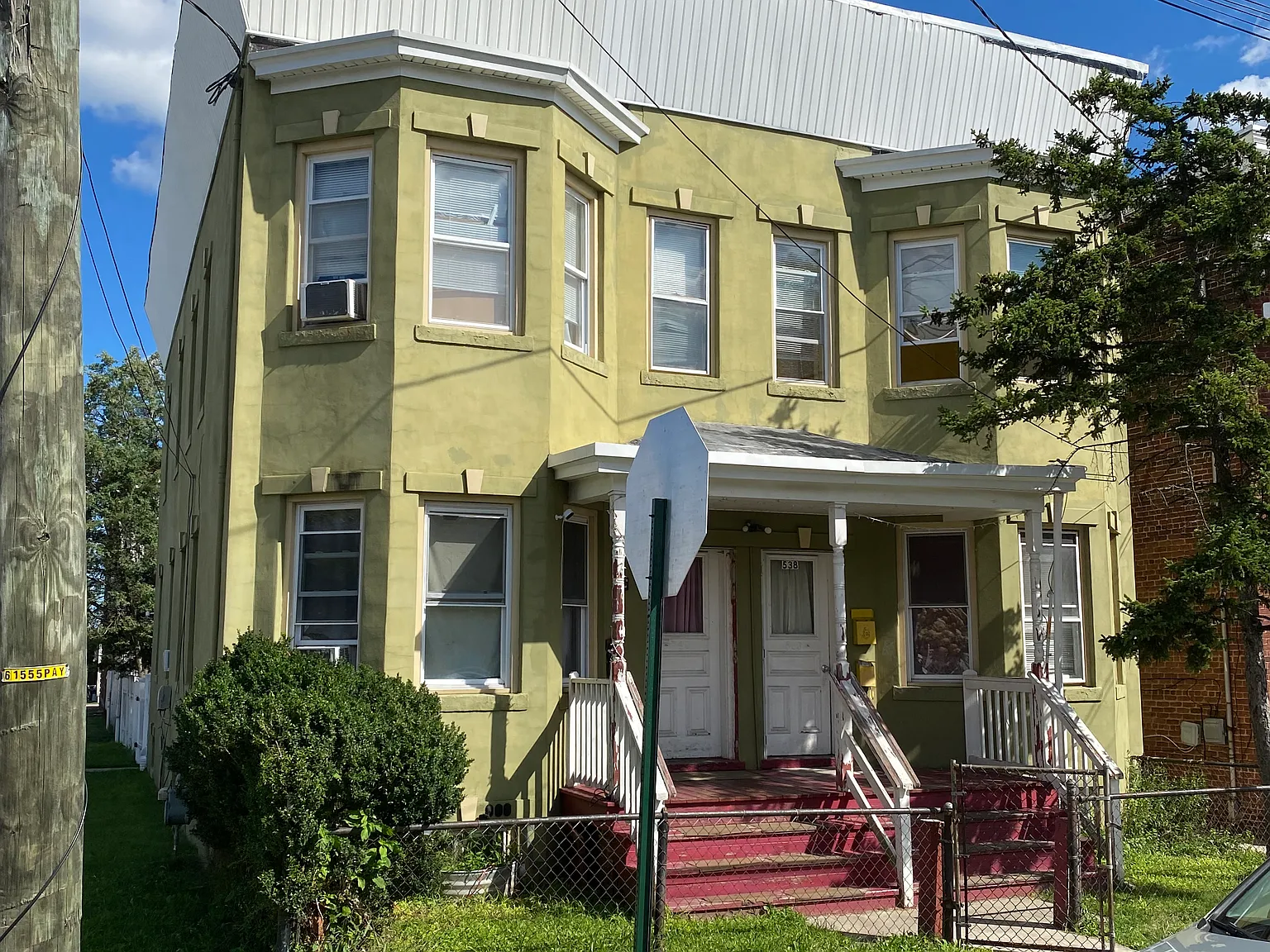 2 bed, 610 sqft, $2,100 — Photo 1