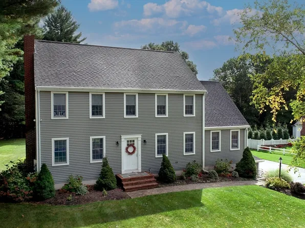 70 Ledgewood Dr, Bridgewater, MA 02324