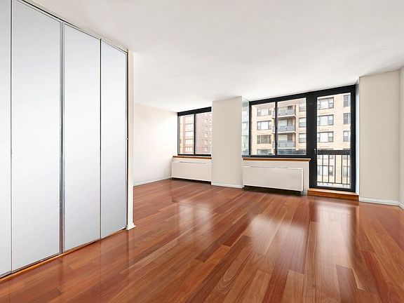 5th image of 250 E 40th St APT 30D