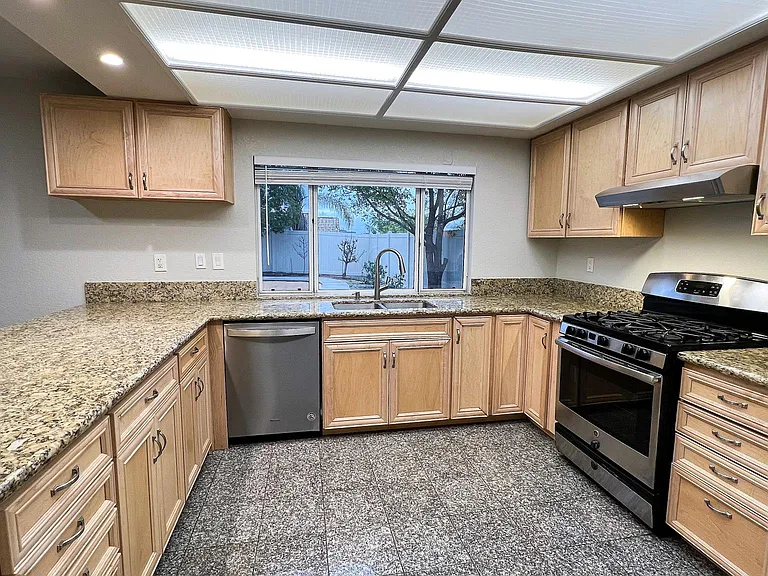 8558 Sandhill Dr — Photo 11