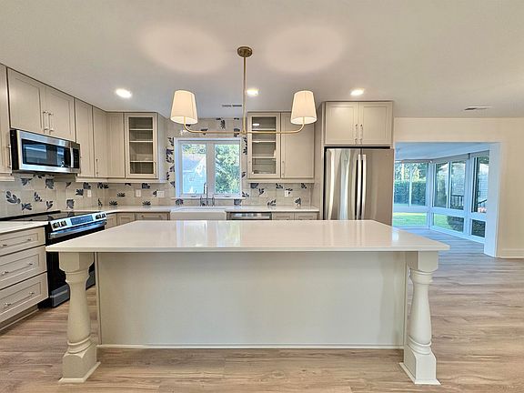 2nd image of 7616 Glenwood Dr.