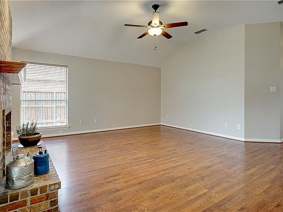 3rd image of 3961 Larkspur Dr