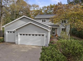 859 Pleasant Oak Dr, Oregon, WI 53575