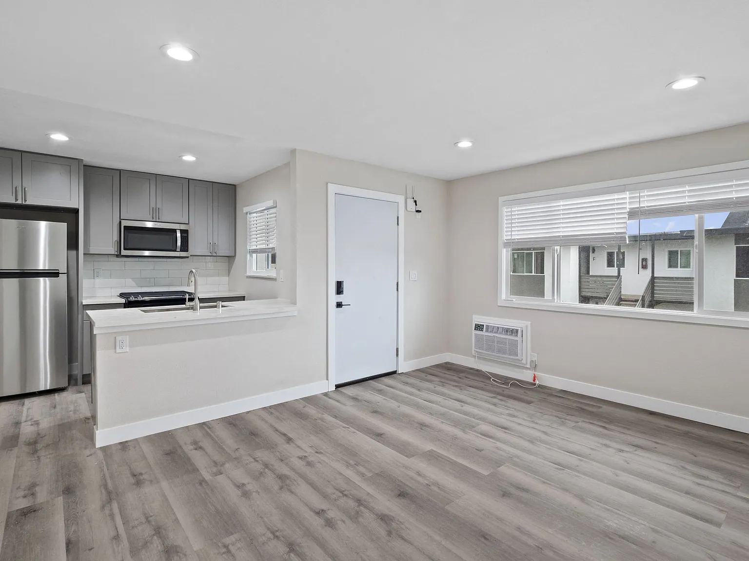 Charle Square Apartments — Photo 3
