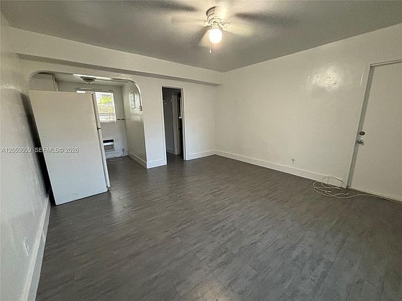 3rd image of 1843 Dewey St #121