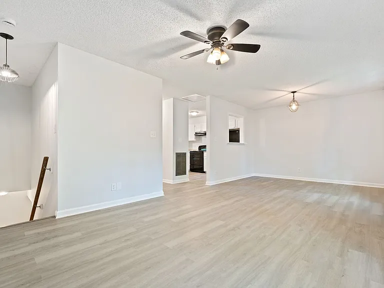 1102 Water Oak Ct — Photo 3