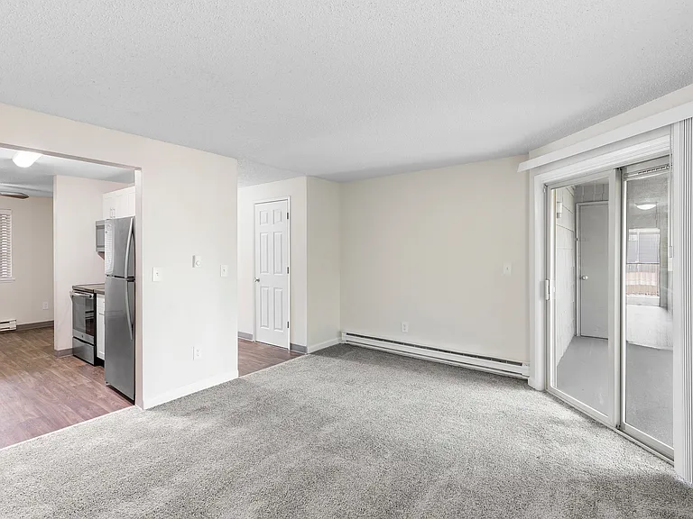 Meridian West Apartments — Photo 16