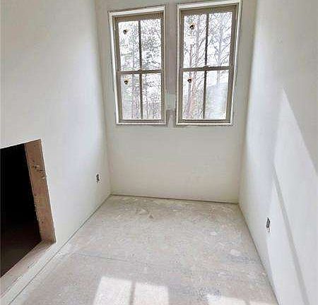 3rd image of 176 Cherokee Dr S