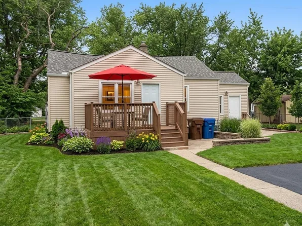 8275 Essex Ave, Warren, MI 48089
