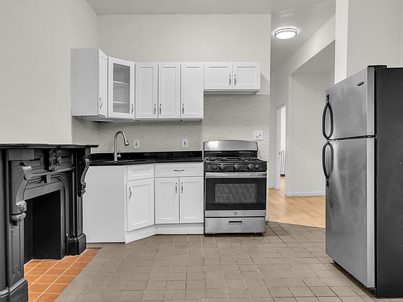 2nd image of 125 Quincy St APT 2