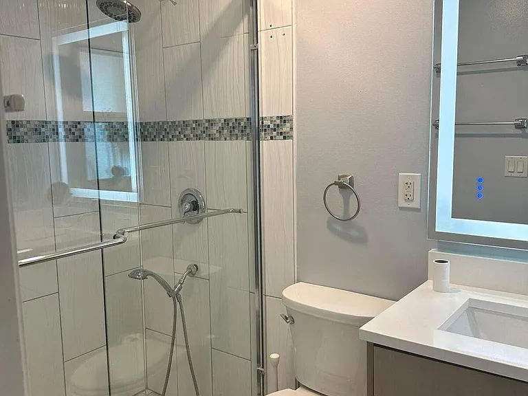 1077 Fernlea Dr #B — Photo 5
