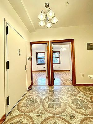 4th image of 724 Leonard St #E