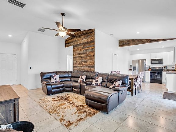 3rd image of 157 Santos Dr