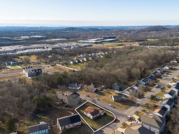 3rd image of 717 Flint Ridge Dr