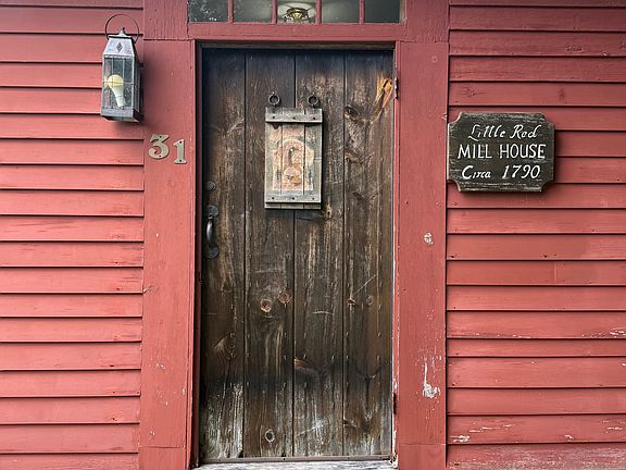 5th image of 31 North Stonington Road