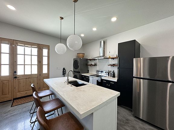 3rd image of 2044 W Medlock Dr